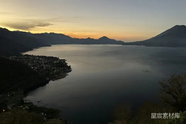 高清摄影 日落时分的宁静湖景