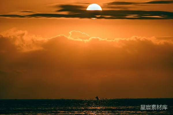 高清摄影 夕阳下的海上航行