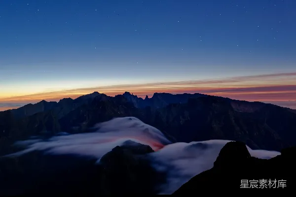 高清摄影 云海山巅的夜晚