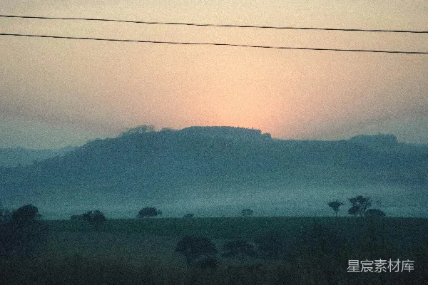 高清摄影 晨曦中的宁静山景
