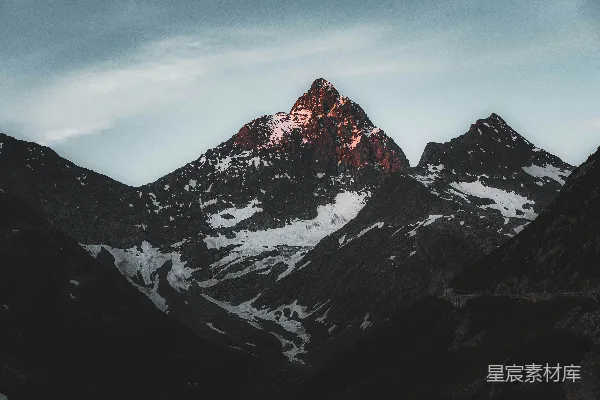 高清摄影 黄昏下的雪山