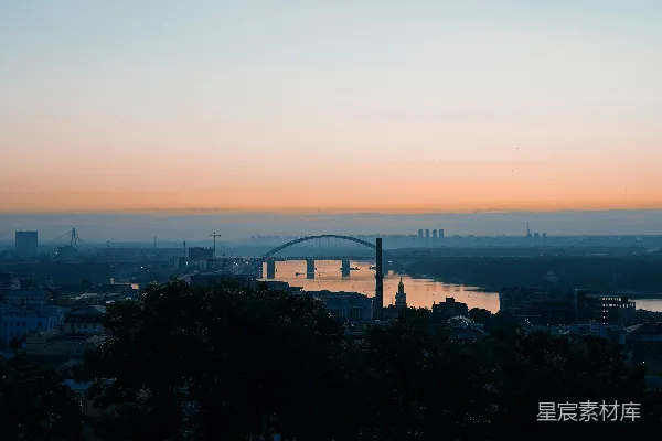 高清摄影 晨曦中的城市剪影