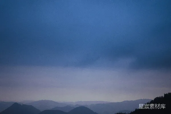 高清摄影 晨雾中的山峦