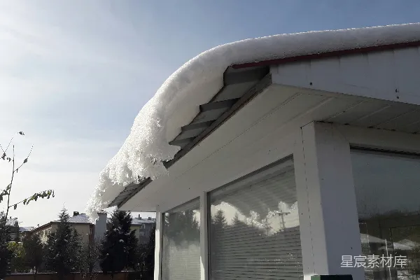 高清摄影 冬日屋顶雪檐