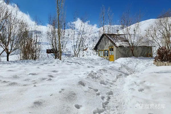 高清摄影 冬日山间小屋