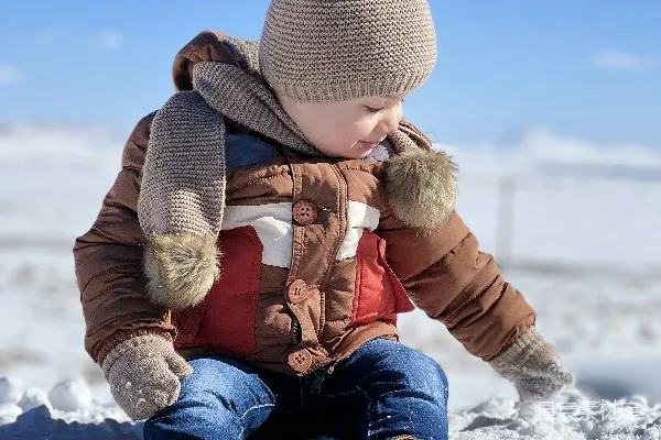 高清摄影 雪地里的童趣时光
