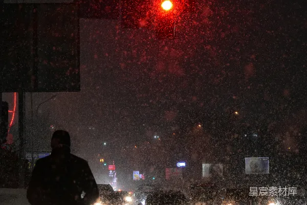 高清摄影 夜雪中的城市街道