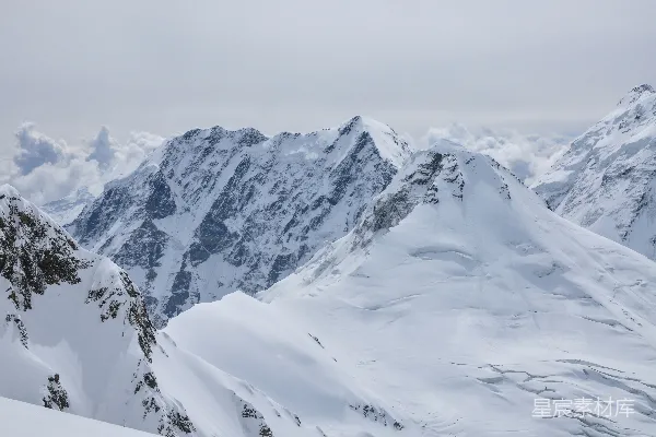高清摄影 雪山之巅的壮丽景色