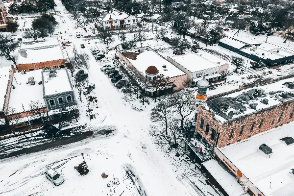 高清摄影 雪中的小镇街景俯瞰