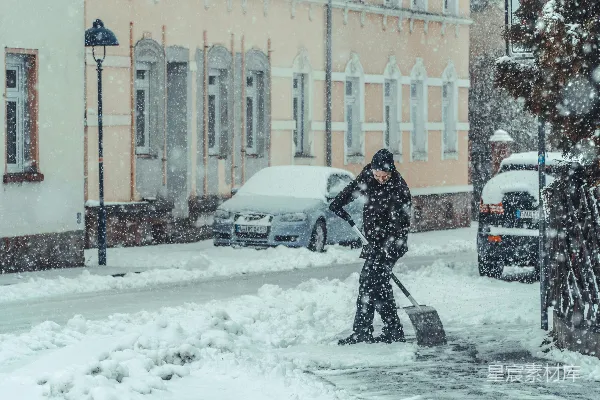 高清摄影 冬日扫雪人