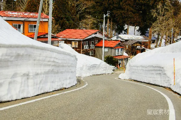 高清摄影 冬日积雪中的小村庄