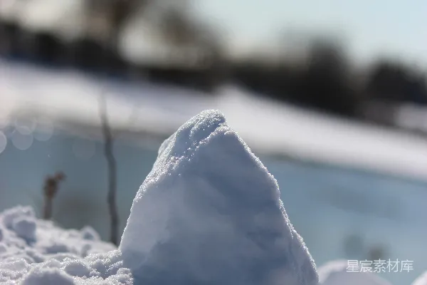 高清摄影 冬日阳光下的雪堆