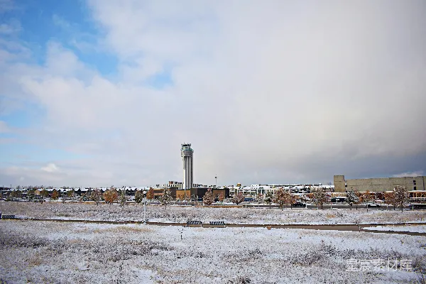 高清摄影 冬日雪景中的城市机场