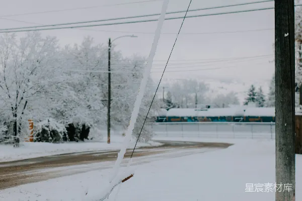 高清摄影 冬日雪地的小径