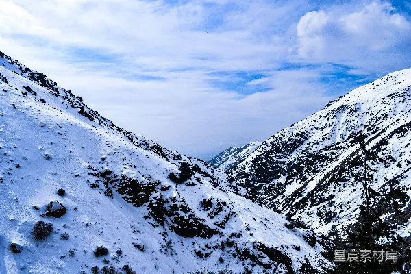 高清摄影 雪覆盖的山谷