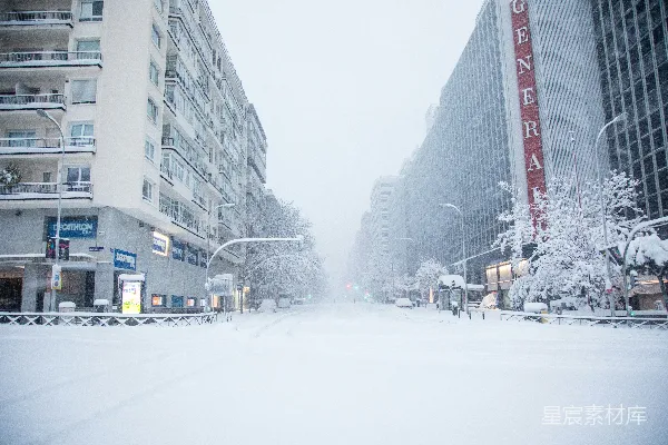 高清摄影 雪后宁静的城市街道