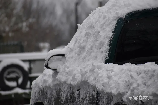 高清摄影 雪覆盖的汽车