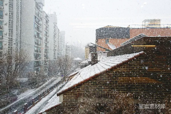 高清摄影 冬日雪景中的城市屋顶