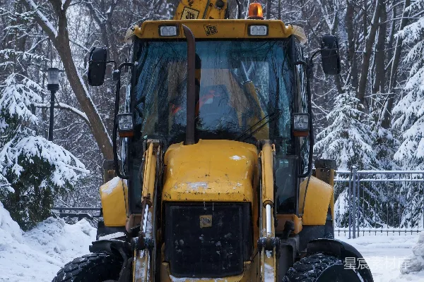 高清摄影 雪地中的铲车