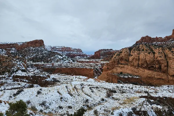 高清摄影 雪后的红岩峡谷