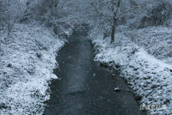 高清摄影 雪中的小溪