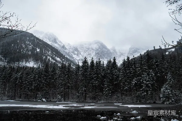 高清摄影 冬日静谧的雪山湖泊