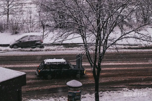 高清摄影 冬日雪花中的街道
