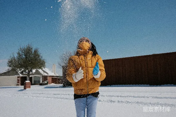 高清摄影 冬日欢乐雪球战