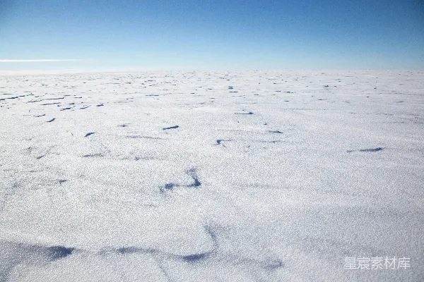高清摄影 雪地上的足迹