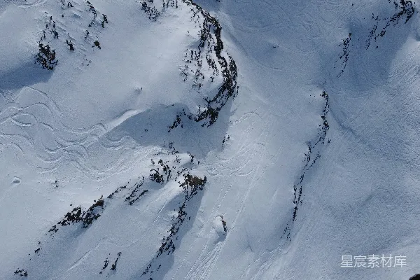 高清摄影 冬季雪山俯瞰图