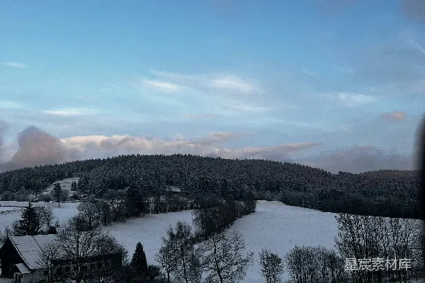 高清摄影 冬日雪景中的宁静乡村
