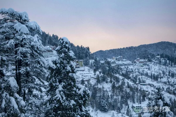 高清摄影 雪后的山间小镇