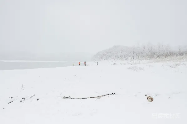 高清摄影 雪中的宁静湖畔