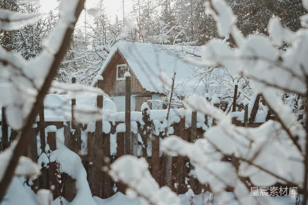 高清摄影 冬日雪景中的小木屋