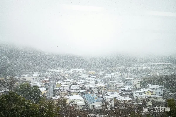 高清摄影 冬日雪景中的小镇