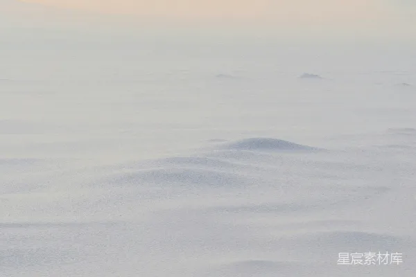 高清摄影 雪地景象：宁静的冬季景色