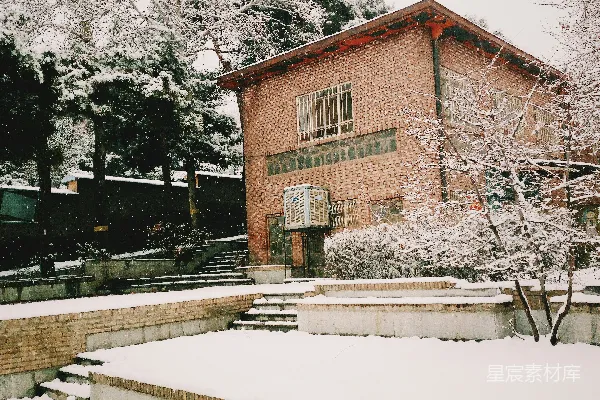 高清摄影 雪后红砖屋