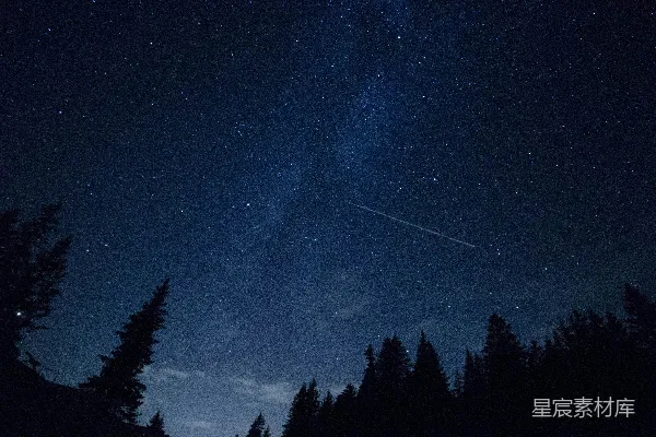 高清摄影 夜空中的流星与星河