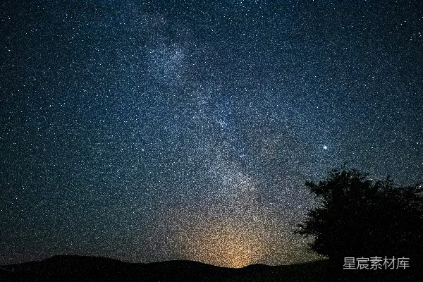 高清摄影 夜空下的银河