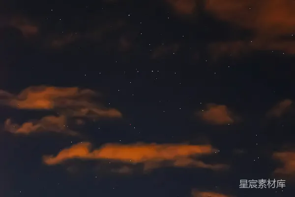 高清摄影 夜空下的云与星辰