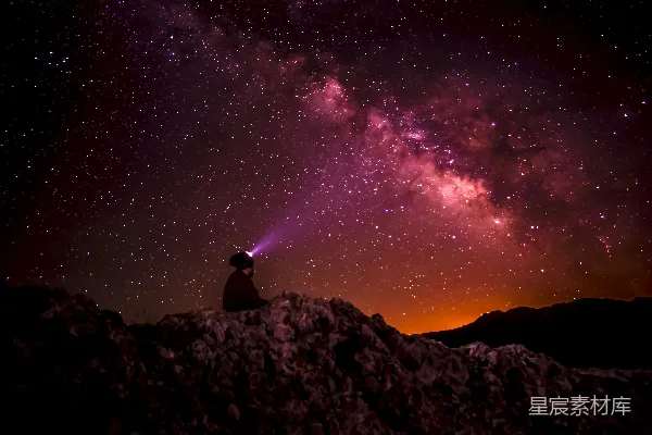 高清摄影 仰望星空的孤独者