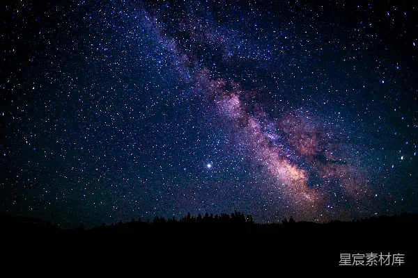 高清摄影 银河夜空下的静谧山景