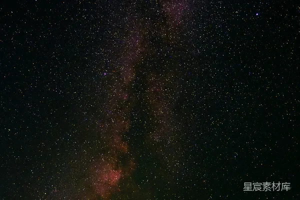 高清摄影 星河下的静谧夜晚