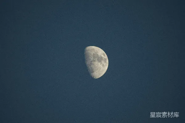 高清摄影 夜空中的一弯新月