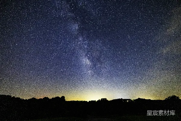 高清摄影 银河星空下的宁静夜景