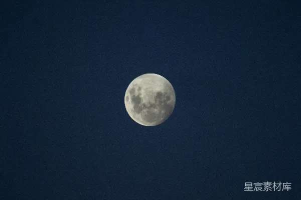 高清摄影 静谧夜空中的满月