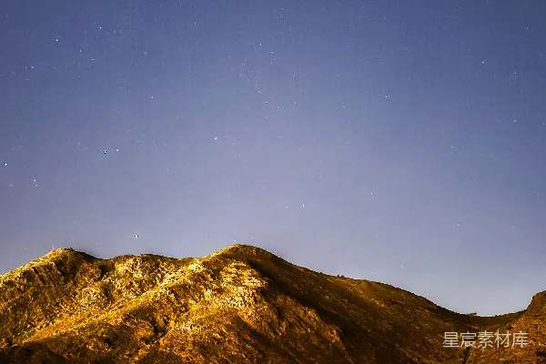 高清摄影 星空下的山脉
