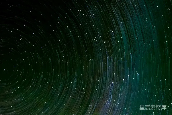 高清摄影 星轨的夜空旋转