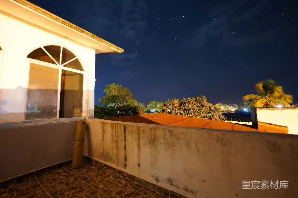 高清摄影 夜空中屋顶的宁静景色