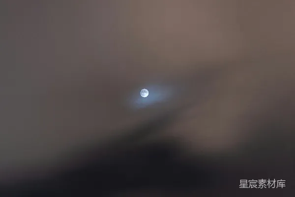高清摄影 月光透过云层